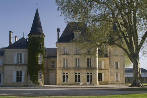 Château Cantemerle: Château Cantemerle never looked as beautiful as it did on an extraordinarily sunny Friday morning in early April. Host to the Union des Grands crus tasting of Haut--Médoc, St-Julien, Pauillac and St.Estèphe, its lawns and parks were an oasis of cool and calm in the middle of a frenetic week. Oh, and the wine wasn&amp;#039;t too shabby either.